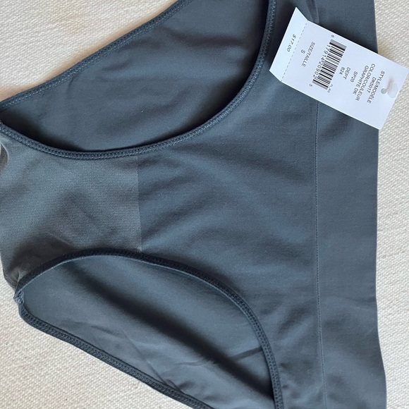 Brand New DNKY 2 Pieces Women Undergarment L/M and Small - Picture 5 of 8